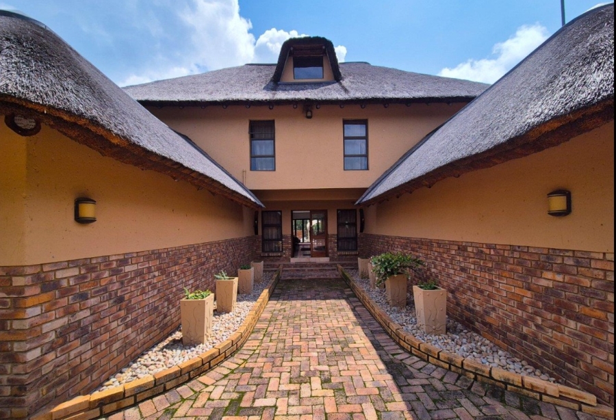 6 Bedroom Property for Sale in Boschenvaal River Front Lodges Free State